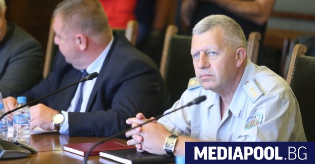 Министърът на отбраната Красимир Каракачанов няма намерение да иска освобождаването