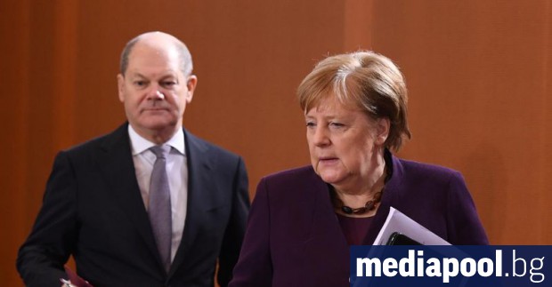 Намеренията на канцлера Меркел да осигури плавен преход в процеса
