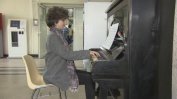 Жена, преборила рака, дари пиано на Онкологията в София
