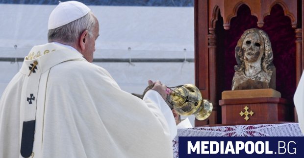 Папа Франциск отмени официалните си аудиенции за днес поради настинка