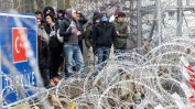 Хиляди мигранти остават на границата между Турция и Гърция, напрежението не спада