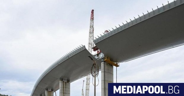 Възстановяването на срутилия се мост Моранди в северноиталианския град Генуа
