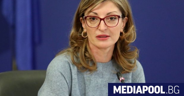 Външният министър Екатерина Захариева осъди изложбата в Руския културно-информационен център
