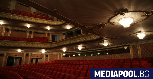 Театри може да започнат да правят постановки на открито след