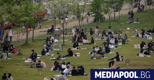 Южна Корея ограничи днес броя на учениците в училищата и
