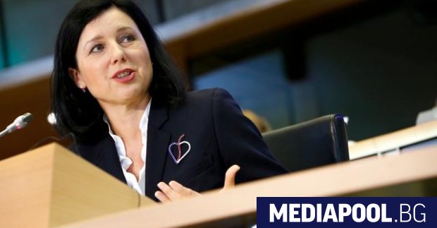Заместник председателят на Европейската комисия Вера Юрова подкрепи политиката на Туитър