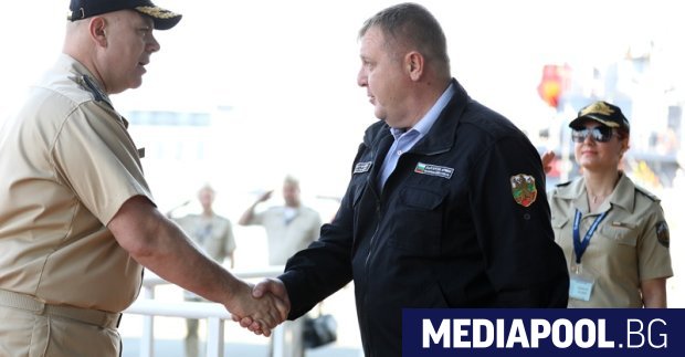 Вицепремиерът Красимир Каракачанов каза че ще подаде оставка ако командирите