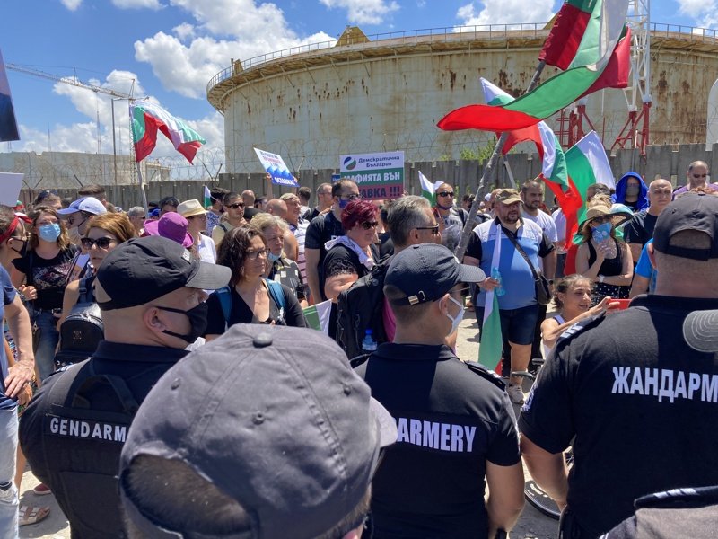 Tensions in Bulgaria rise as protesters and police clash in Rosenec beach