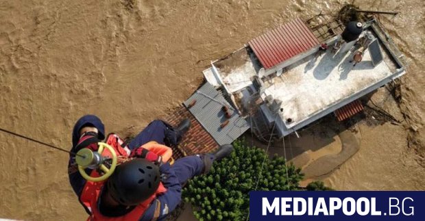 Пет са жертвите от катастрофалните наводнения на гръцкия остров Евбея