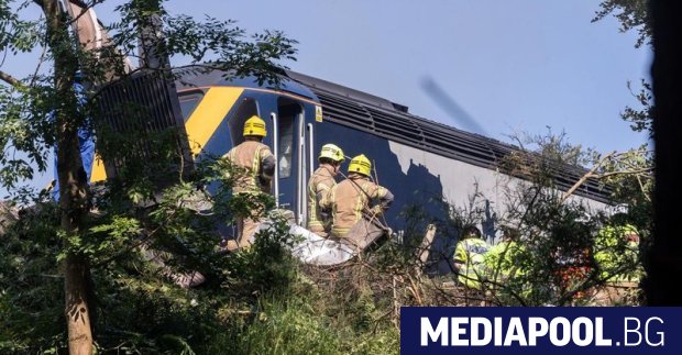 Трима души са загинали при влакова катастрофа тази сутрин в