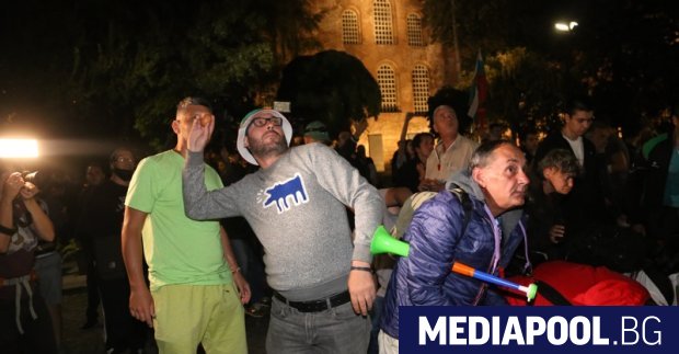 В 79 ата си вечер антиправителственият протест взе на прицел