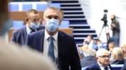 Здравните власти отричат да са освобождавали депутатите от носене на маски
