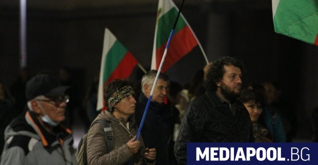 Протестиращи срещу правителството се събраха за 107 ма вечер в