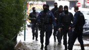 Френската полиция арестува десетки след убийството на учителя по история