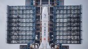 Китай изстреля апарат, който да донесе на Земята материал от Луната