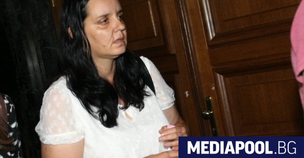 Намаляването на присъдата на акушерката Емилия Ковачева която е обвиняема