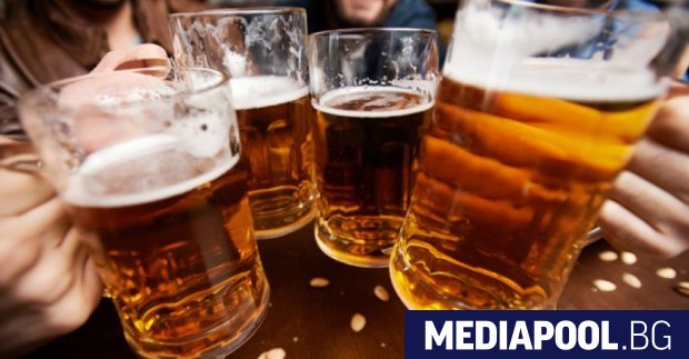 Повече от половината българи (53%) консумират бира поне веднъж седмично.