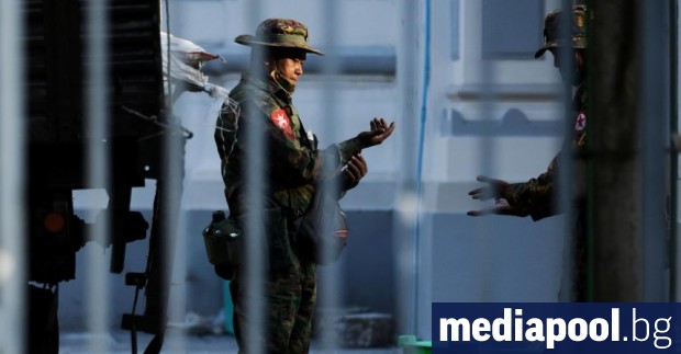 Телевизия на военните в Мианма обяви в понеделник, че въоръжените