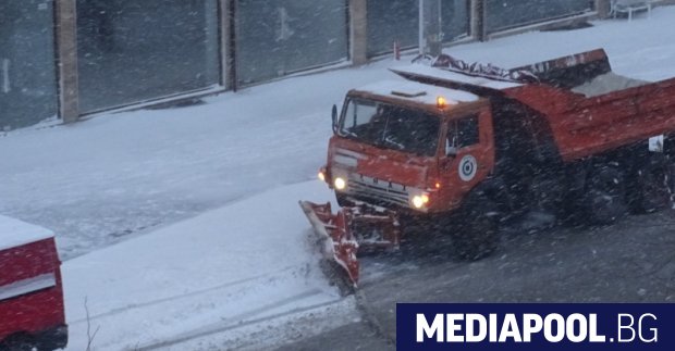 Източна България е в снежен капан. Частично бедствено положение е