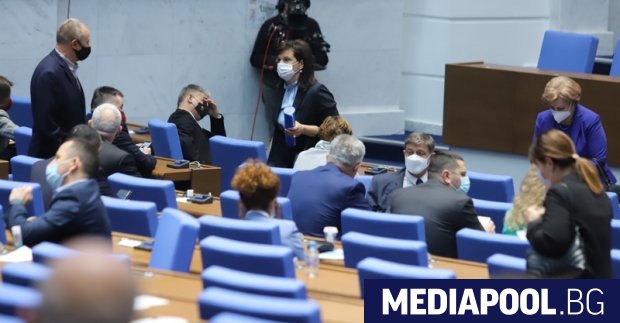 За трети пореден ден мнозинството в парламента отказа да извика