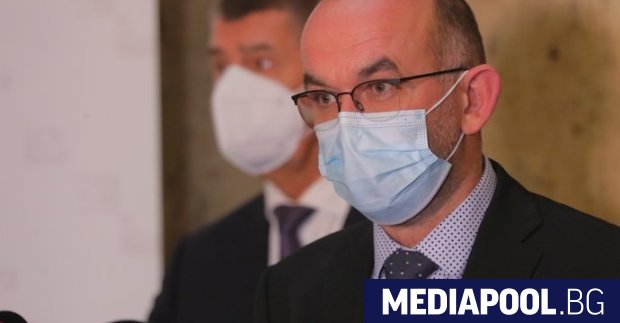 Правителството на Чехия обяви днес, че налага строг локдаун в