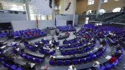 Заплатите на германските депутати ще бъдат намалени