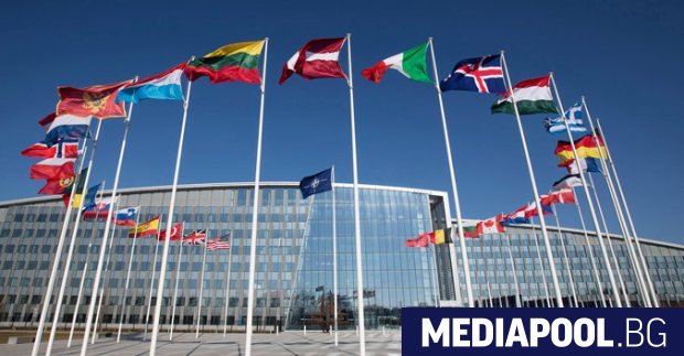 Министрите на външните работи на 30 те държави членки на НАТО