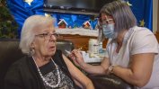 Канада временно спря да ваксинира с AstraZeneca за хора под 55 години