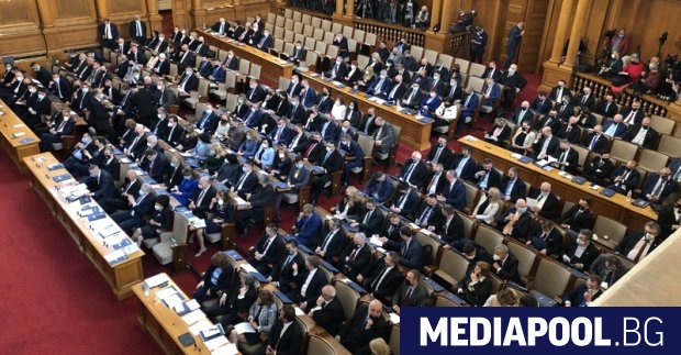 Парламентът прие в сряда на първо четене преизчисляване на пенсиите