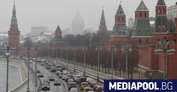Посолството на САЩ в Москва съобщи че временно възобновява предоставянето