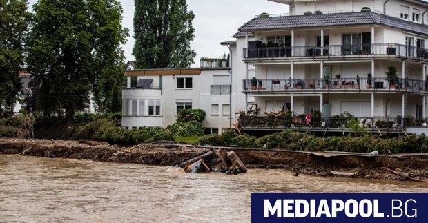 Докато Германия се опомня от най смъртоносните наводнения във вътрешността на