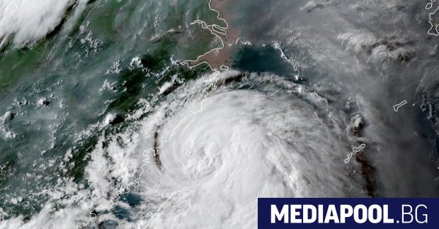 Супертайфун, образувал се едва за 48 часа, заплашва Филипините и