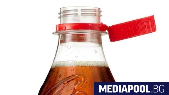 Американският производител на безалкохолни напитки Кока Кола Coca Cola често критикуван заради