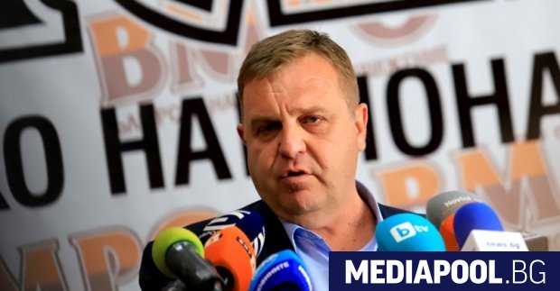 Лидерът на ВМРО Красимир Каракачанов подава оставка. Решението е взето