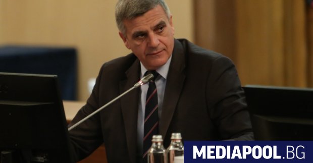 Премиерът Стефан Янев е освободил от постовете им двама зам министри