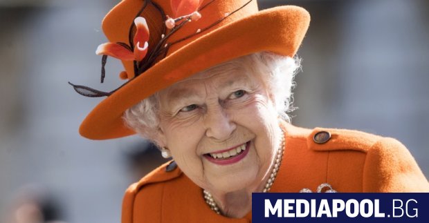 Британската кралица Елизабет Втора присъства в неделя на двойно кръщене