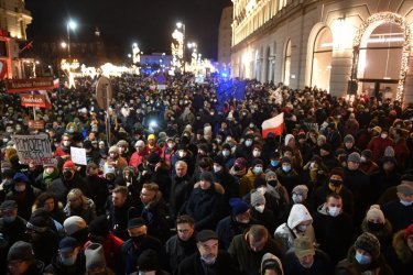 Поляци протестират в защита на медийната свобода