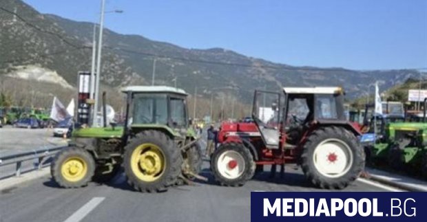 Гръцките фермери, следвайки примера на канадските шофьори на камиони, заявиха,