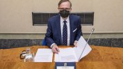 Чехия започва да отменя наложените заради коронавируса ограничения