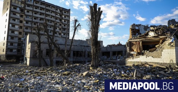 Руските сили продължават ударите срещу Мариупол, който е под обсада