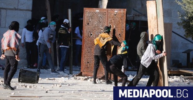 Най-малко 152-ма палестинци бяха ранени при сблъсъци с израелската полиция