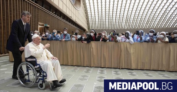 Папа Франциск днес за първи път се появи на публично