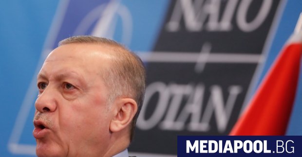 Турският президент Реджеп Тайип Ердоган, който от една седмица заплашва