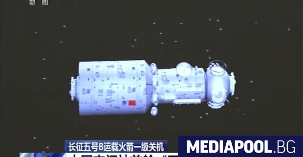 Китай в неделя изстреля ракета превозваща трима тайконавти на мисия