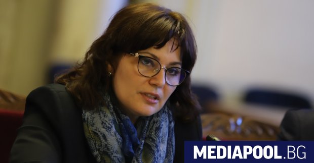 Здравната министърка Асена Сербезова е завела дело срещу прокуратурата, съобщи