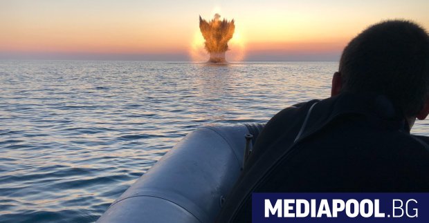 Българските Военноморски сили (ВМС) обезвредиха плаваща морска мина в района