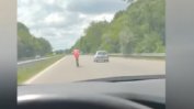 Жена с тротинетка бе заснета да кара с над 120 км в час (видео)