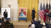 Барак Обама и съпругата му Мишел вече с официални портрети в Белия дом
