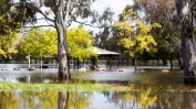 Хиляди австралийци напускат домовете си заради наводнения