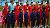В знак на протест футболистите на Иран отказаха да пеят националния химн